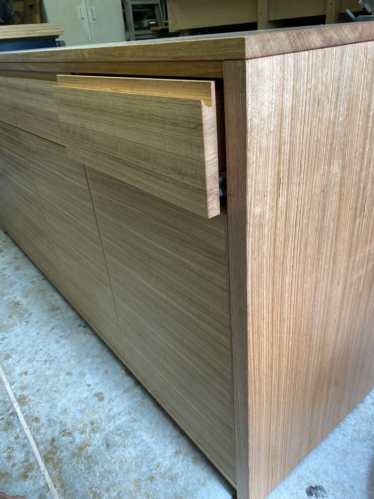 Side board